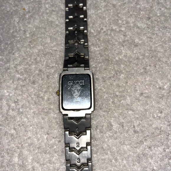 Super Vintage Gucci Quarts Watch - Picture 3 of 4